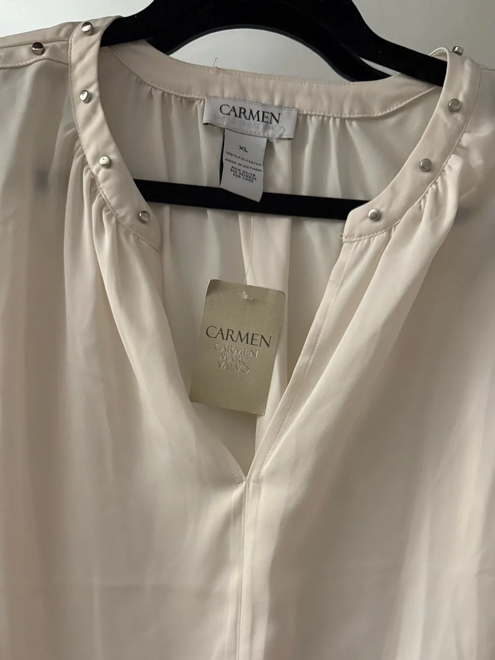 Carmen Marc Valvo Ivory Long-Sleeve V-Neck Blouse with Shoulder Studs - Picture 2 of 3